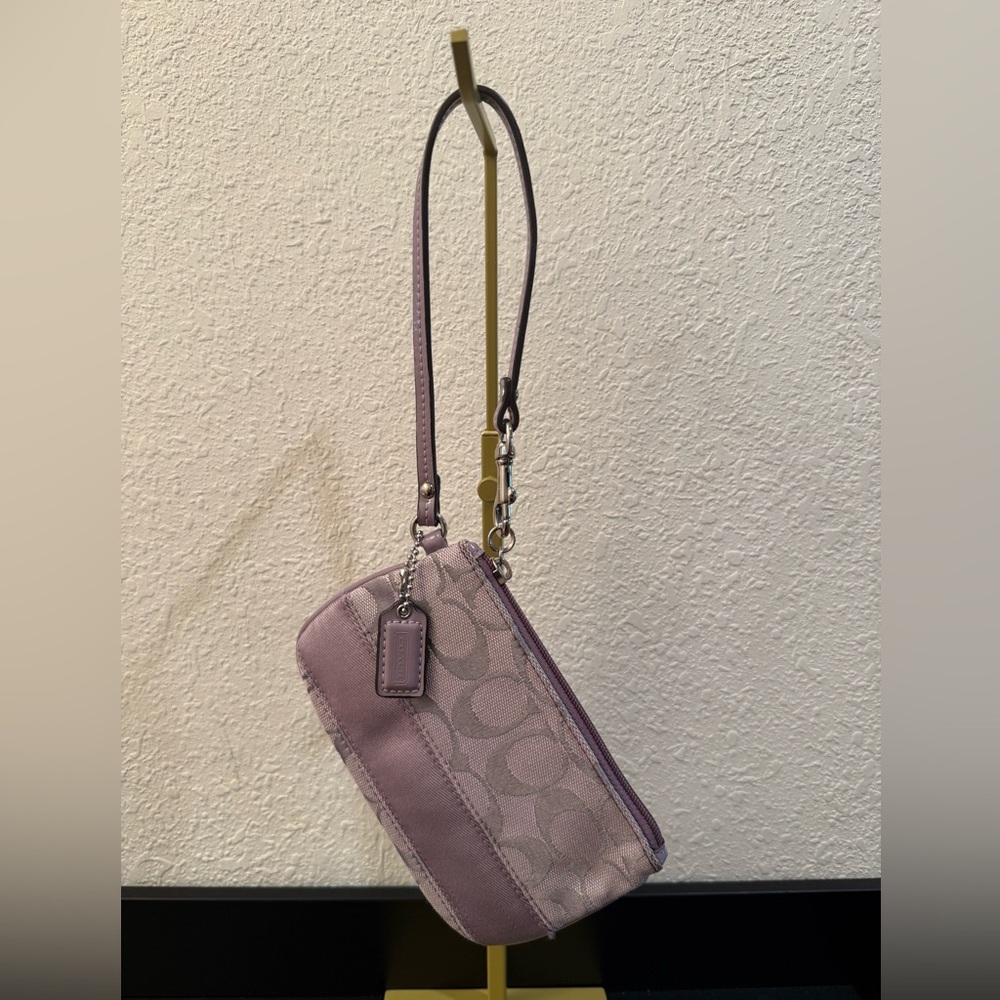 COACH Lavender Signature Canvas Wristlet EUC
